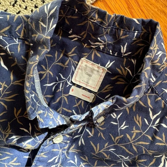 Gap Men’s Button Down Shirt in Bamboo Print - Picture 4 of 7